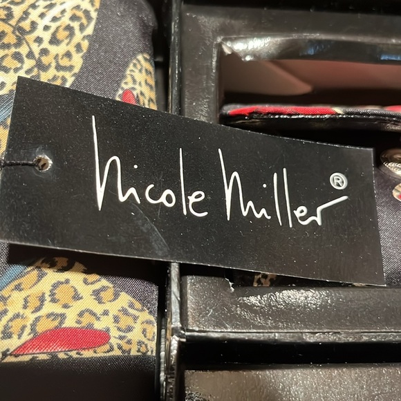 Stunning Trio by Nicole Miller, in original box. - Picture 7 of 7